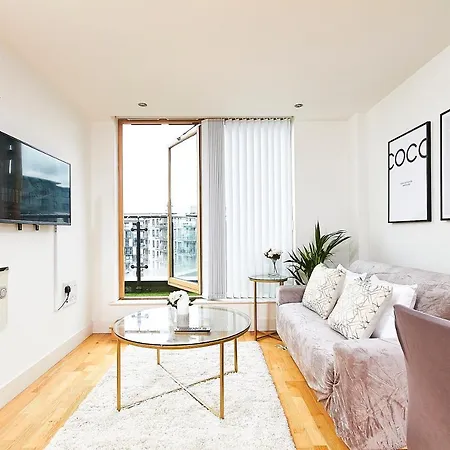 Apartment Deluxe Leeds City Centre Apt Amazing Balcony View And Free Parking