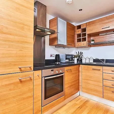 Deluxe Leeds City Centre Apt Amazing Balcony View And Free Parking