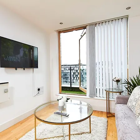 Deluxe Leeds City Centre Apt Amazing Balcony View And Free Parking
